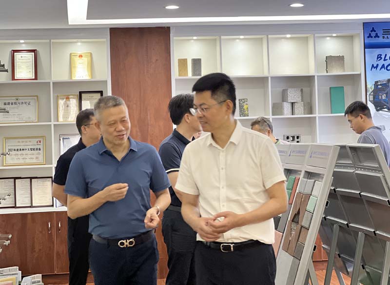 El alcalde Wang Lianzan de la ciudad de Nan'an, acompañado por el equipo de liderazgo de la ciudad, visitó Sanlian Machinery