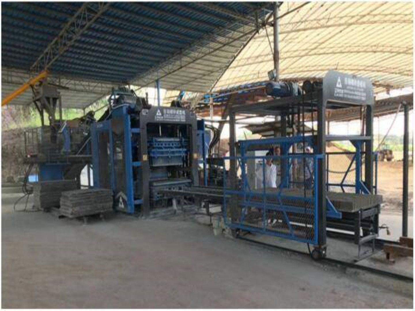 Máquina automática para fabricar ladrillos de cenizas volantes con servomotor de 4 ejes en India